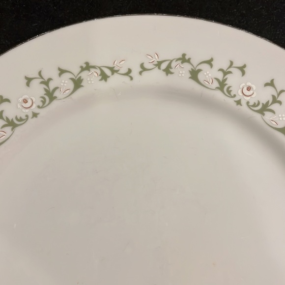 Dinner Plate - Vintage SHEFFIELD FINE CHINA in the Elegance Pattern - Picture 5 of 7